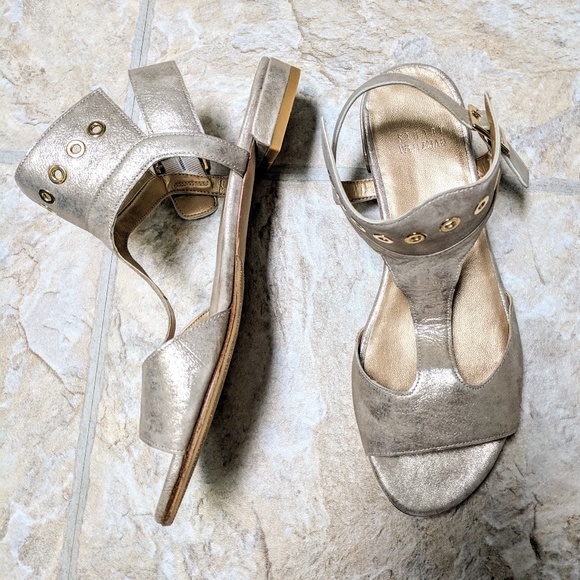 Stuart Weitzman Cuffy gold grommet sandals, US 7 - Picture 7 of 8